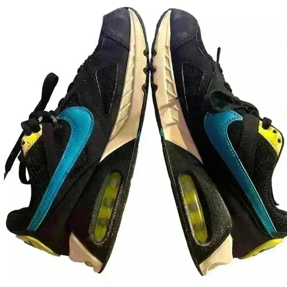 Nike Air Max  Size 4Y. Pre Owned in very good condition - Picture 3 of 8